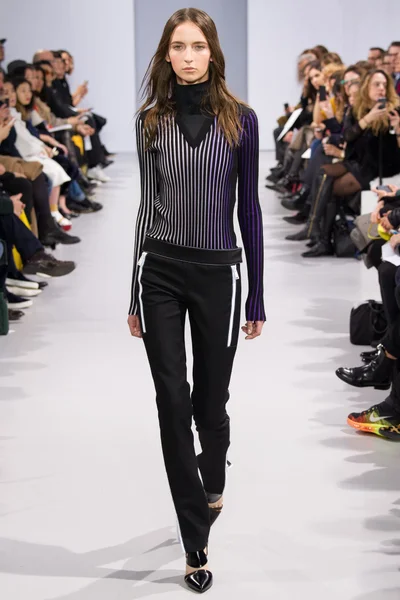Look 15